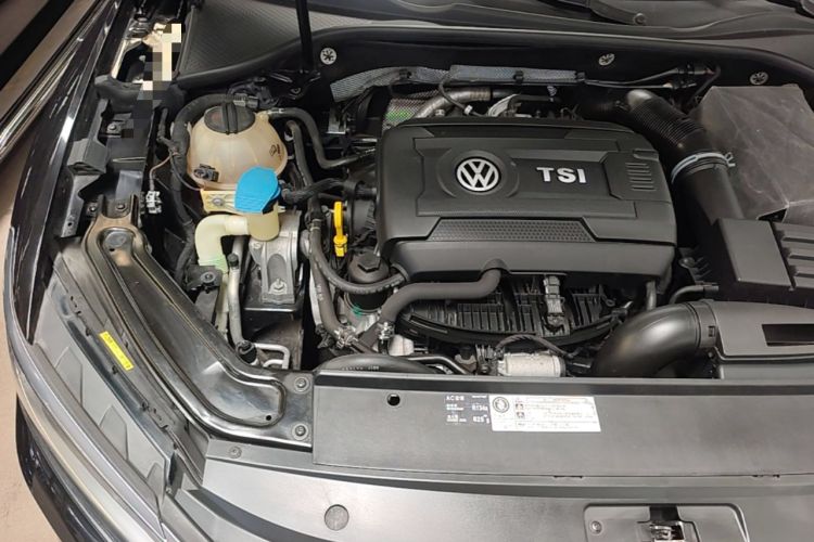 Used Volkswagen Passat 2017 330TSI DSG Luxury Edition Engine Bay Right