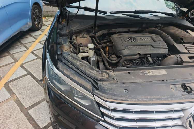 Used Volkswagen Passat 2017 330TSI DSG Luxury Edition Engine Bay Right