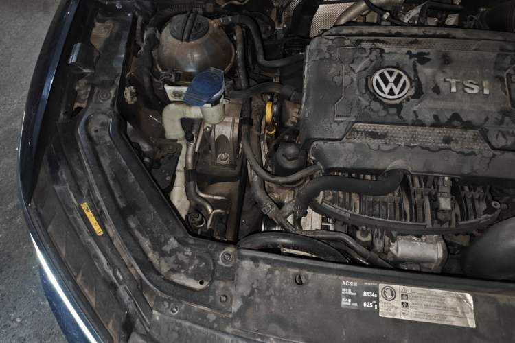 Used Volkswagen Passat 2017 330TSI DSG Luxury Edition Engine Bay Right