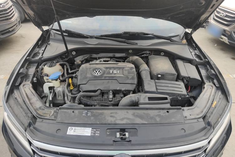 Used Volkswagen Passat 2017 330TSI DSG Luxury Edition Engine Bay