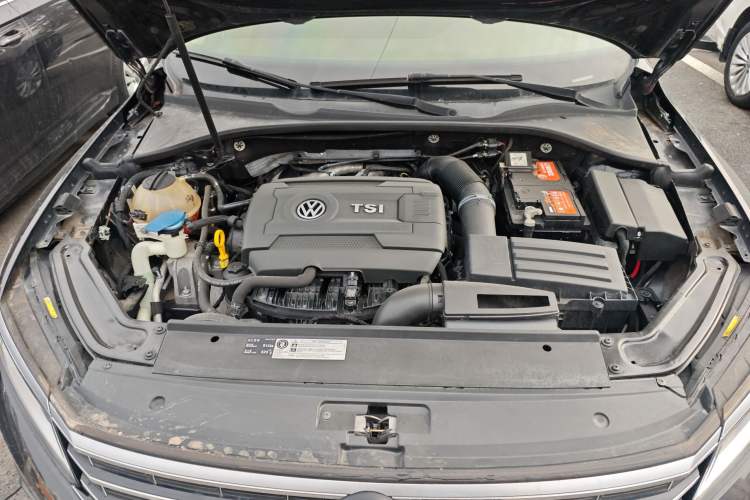 Used Volkswagen Passat 2017 330TSI DSG Luxury Edition Engine Bay