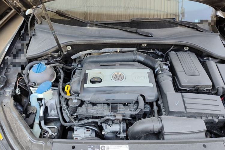 Used Volkswagen Passat  Engine Bay