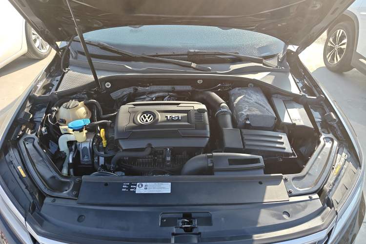 Used Volkswagen Passat 2017 330TSI DSG Luxury Edition Engine Bay