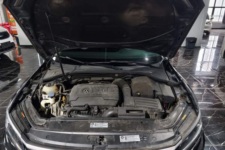 Used Volkswagen Passat 2017 330TSI DSG Luxury Edition Engine Bay