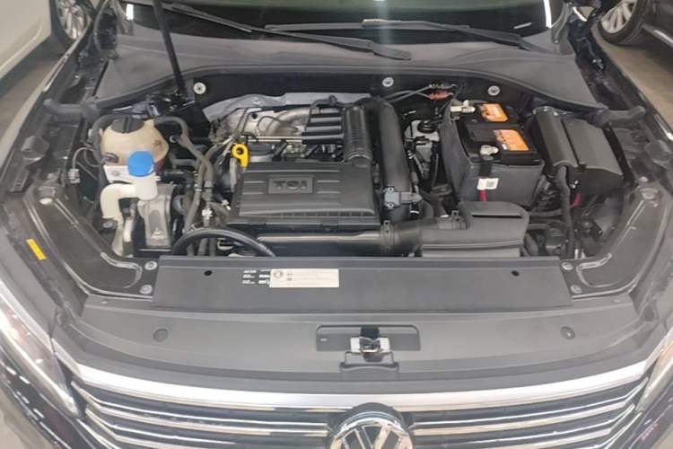 Used Volkswagen Passat 2017 280TSI DSG Luxury Edition Engine Bay