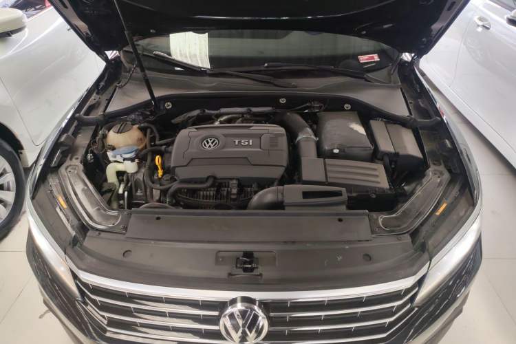 Used Volkswagen Passat 2017 330TSI DSG Luxury Edition Engine Bay