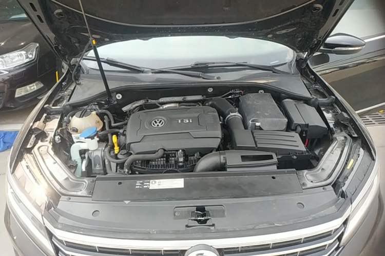 Used Volkswagen Passat 2017 330TSI DSG Luxury Edition Engine Bay