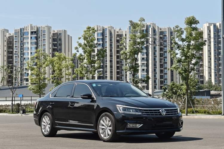 Used Volkswagen Passat 2017 330TSI DSG Luxury Edition Exterior 2
