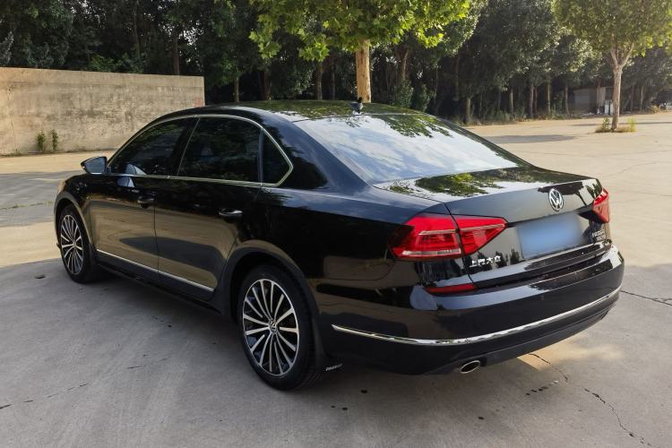 Used Volkswagen Passat 2017 330TSI DSG Luxury Edition Exterior 2