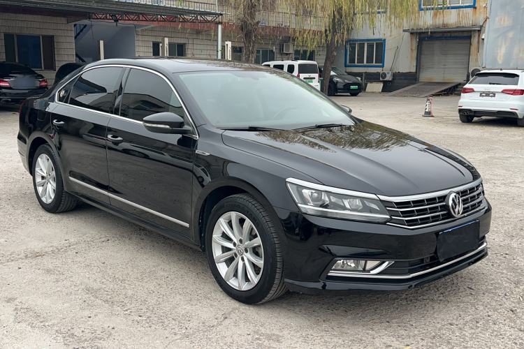 Used Volkswagen Passat 2017 330TSI DSG Luxury Edition Exterior 3