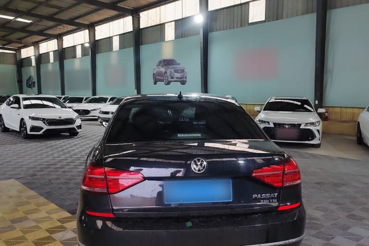 Used Volkswagen Passat 2017 330TSI DSG Luxury Edition Exterior 3