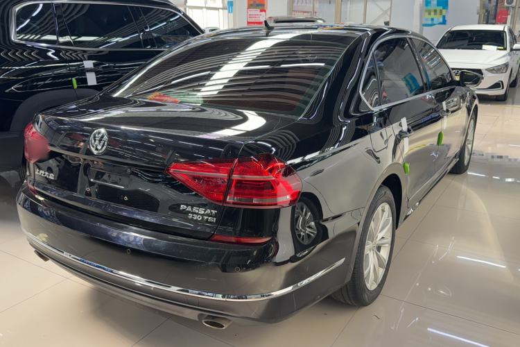 Used Volkswagen Passat 2017 330TSI DSG Luxury Edition Exterior 3