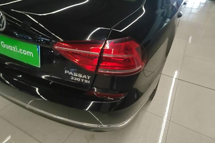 Used Volkswagen Passat 2017 330TSI DSG Luxury Edition Exterior 3