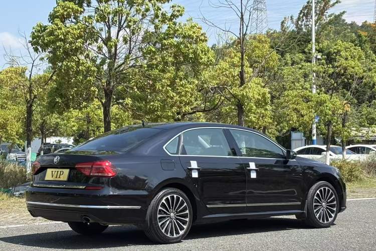 Used Volkswagen Passat 2017 330TSI DSG Luxury Edition Exterior 3