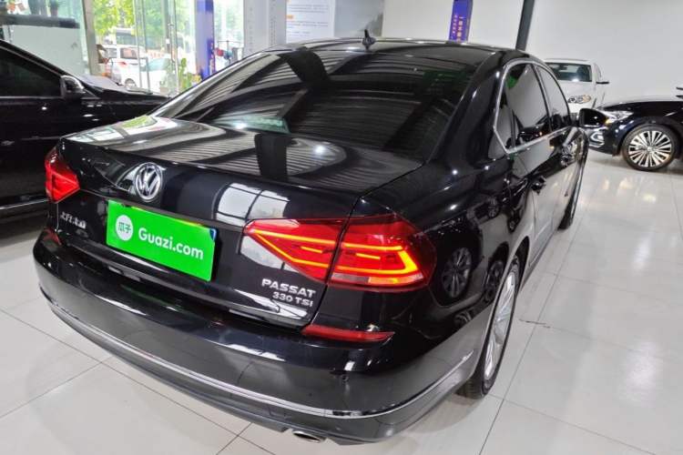 Used Volkswagen Passat 2017 330TSI DSG Luxury Edition Exterior 3