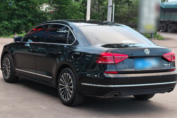 Used Volkswagen Passat 2017 330TSI DSG Luxury Edition Exterior 3