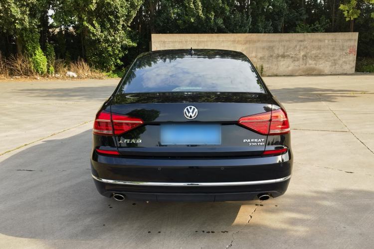 Used Volkswagen Passat 2017 330TSI DSG Luxury Edition Exterior 3