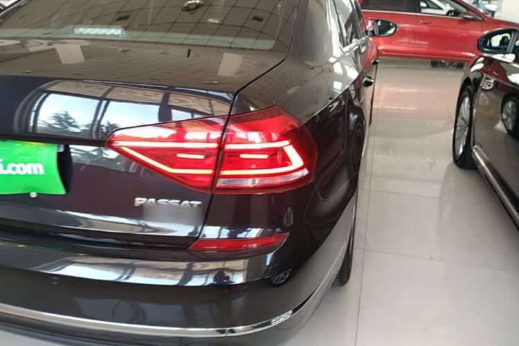 Used Volkswagen Passat 2017 330TSI DSG Luxury Edition Exterior 3