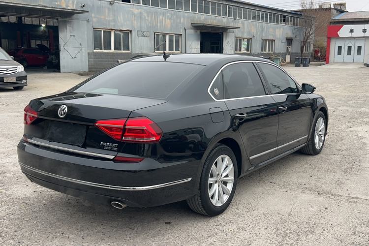 Used Volkswagen Passat 2017 330TSI DSG Luxury Edition Exterior 4