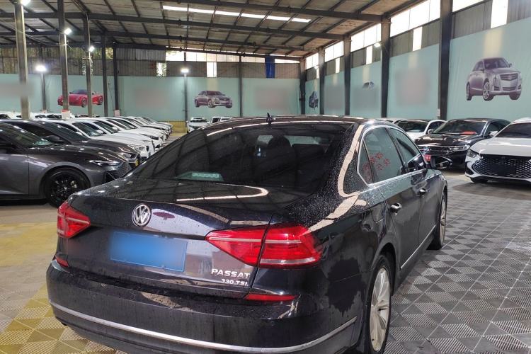 Used Volkswagen Passat 2017 330TSI DSG Luxury Edition Exterior 4