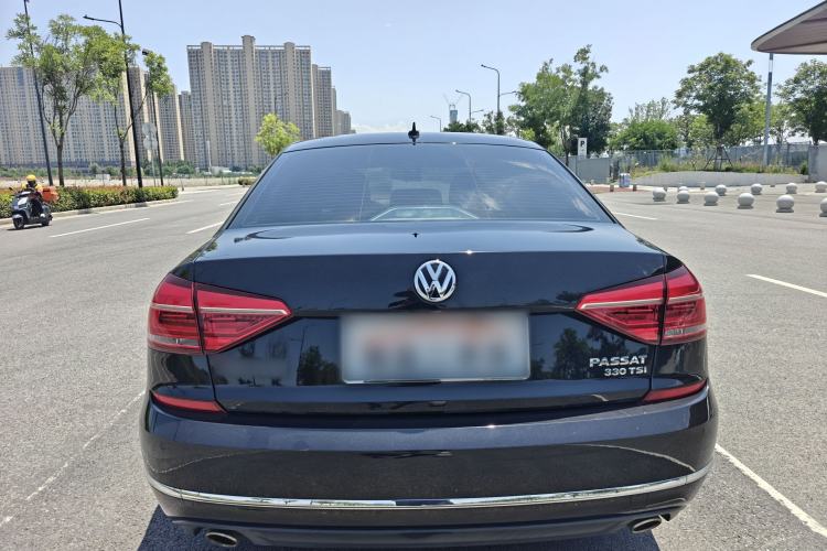 Used Volkswagen Passat 2017 330TSI DSG Luxury Edition Exterior 4