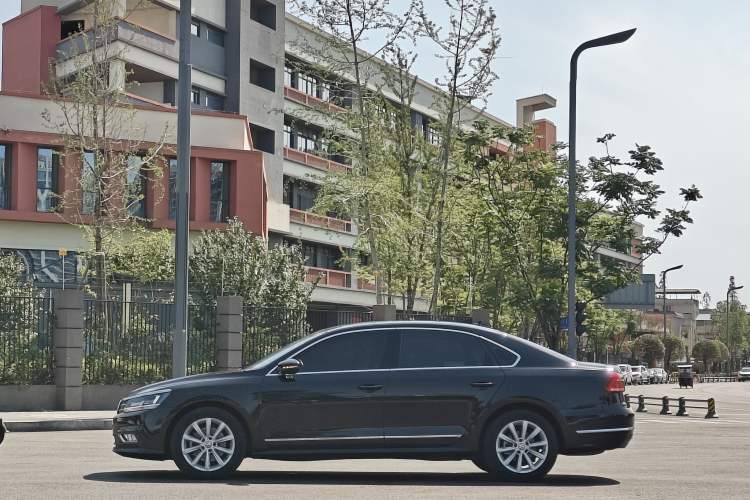 Used Volkswagen Passat 2017 330TSI DSG Luxury Edition Exterior 4