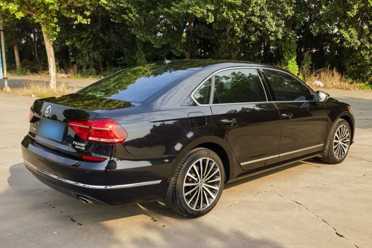 Used Volkswagen Passat 2017 330TSI DSG Luxury Edition Exterior 4