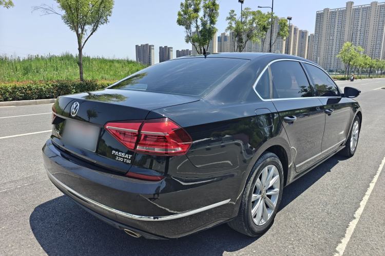 Used Volkswagen Passat 2017 330TSI DSG Luxury Edition Exterior 5