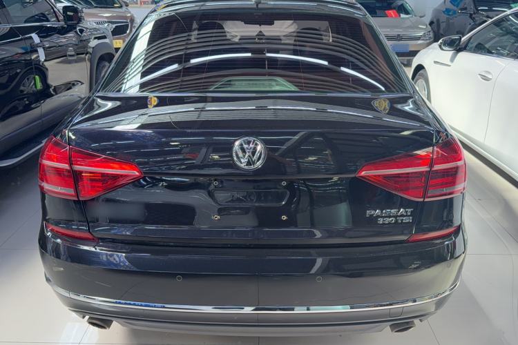 Used Volkswagen Passat 2017 330TSI DSG Luxury Edition Exterior 5