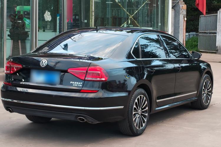 Used Volkswagen Passat 2017 330TSI DSG Luxury Edition Exterior 5