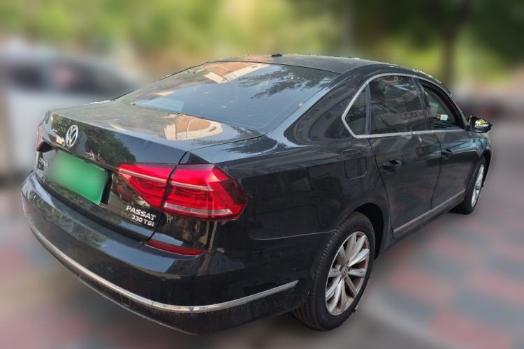 Used Volkswagen Passat 2017 330TSI DSG Luxury Edition Exterior 5
