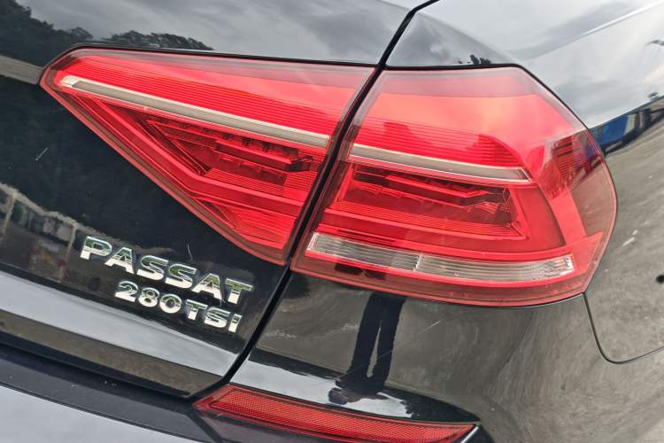 Used Volkswagen Passat 2017 280TSI DSG Luxury Edition Exterior 6