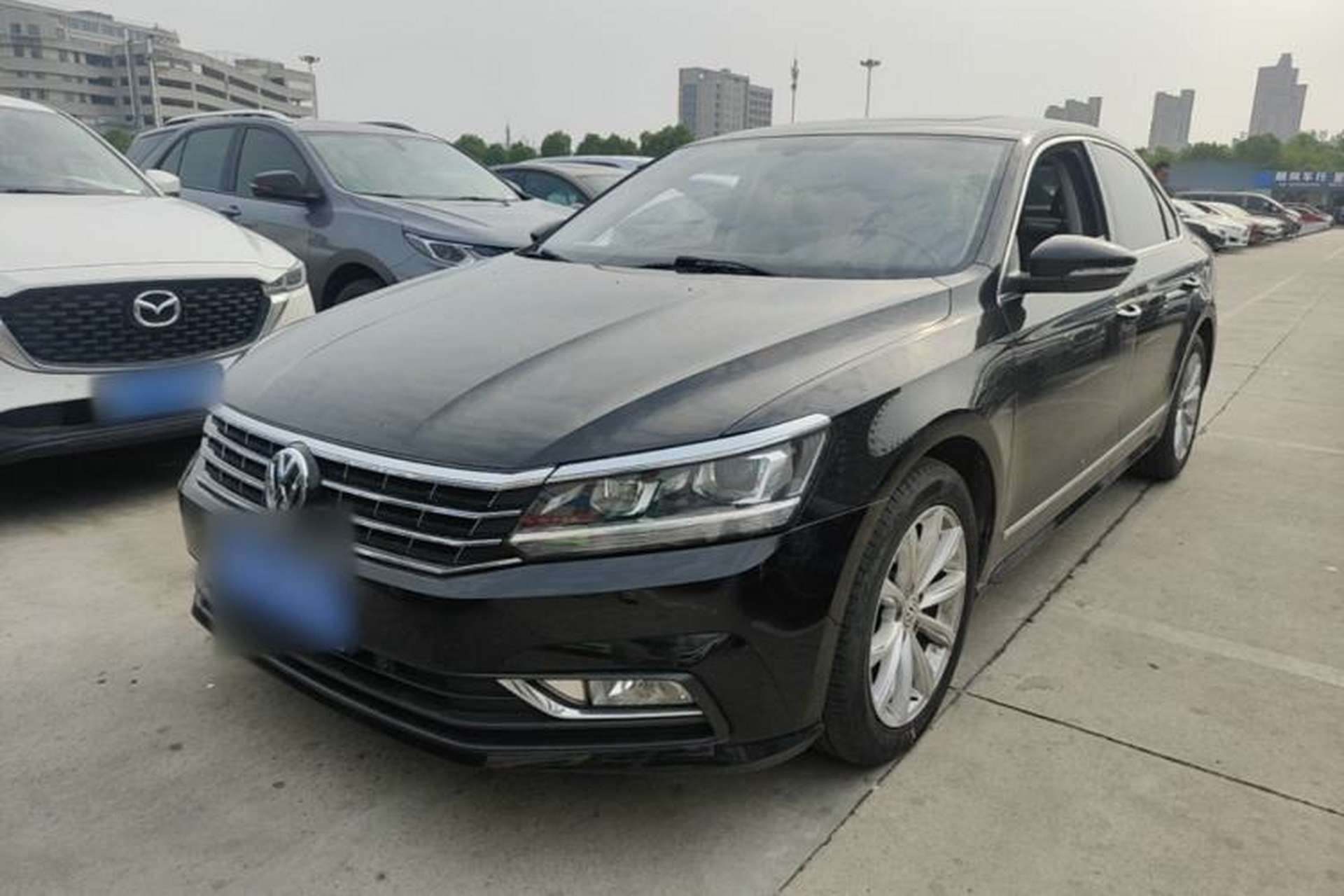 Used Volkswagen Passat 2017 330TSI DSG Luxury Edition Front Left 45 Deg