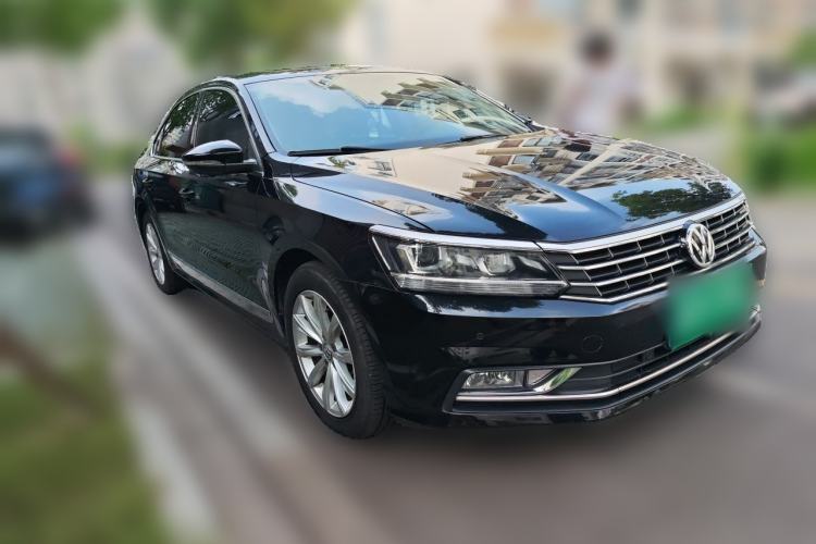 Used Volkswagen Passat 2017 330TSI DSG Luxury Edition Front Right 45 Deg