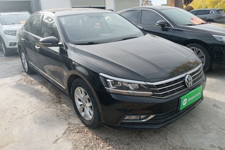 Used Volkswagen Passat 2017 330TSI DSG Luxury Edition Front Right 45 Deg