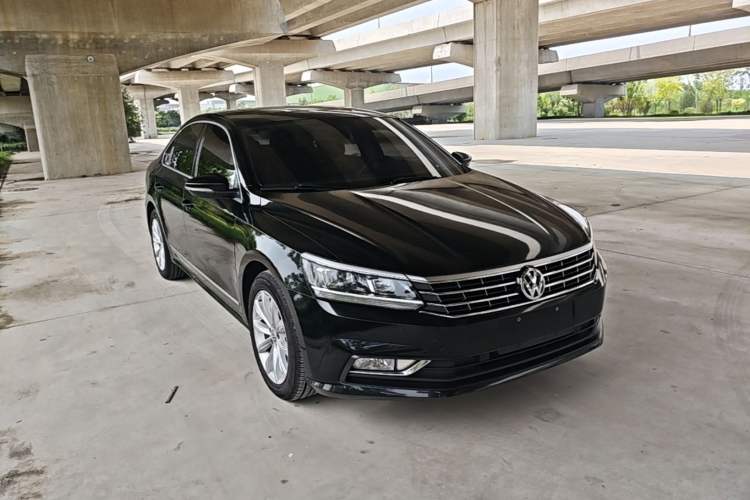 Used Volkswagen Passat 2017 330TSI DSG Luxury Edition Front Right 45 Deg