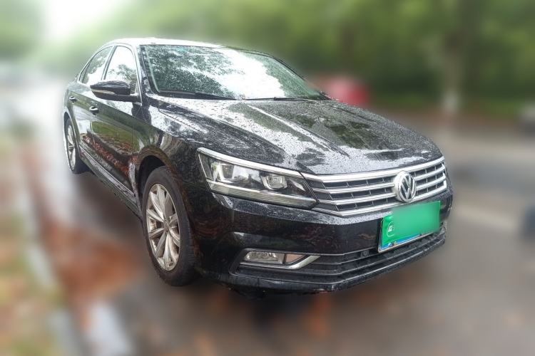 Used Volkswagen Passat 2017 330TSI DSG Luxury Edition Front Right 45 Deg