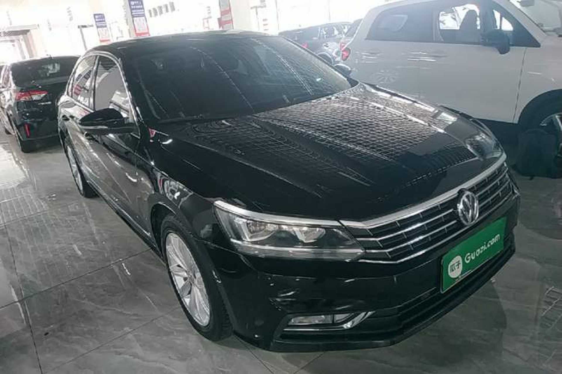 Used Volkswagen Passat 2017 330TSI DSG Luxury Edition Front Right 45 Deg