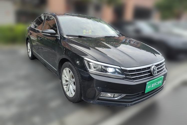 Used Volkswagen Passat 2017 280TSI DSG Luxury Edition Front Right 45 Deg