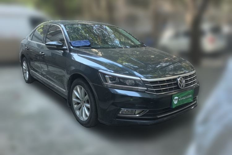 Used Volkswagen Passat 2017 330TSI DSG Luxury Edition Front Right 45 Deg