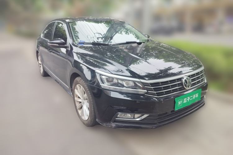 Used Volkswagen Passat 2017 280TSI DSG Luxury Edition Front Right 45 Deg