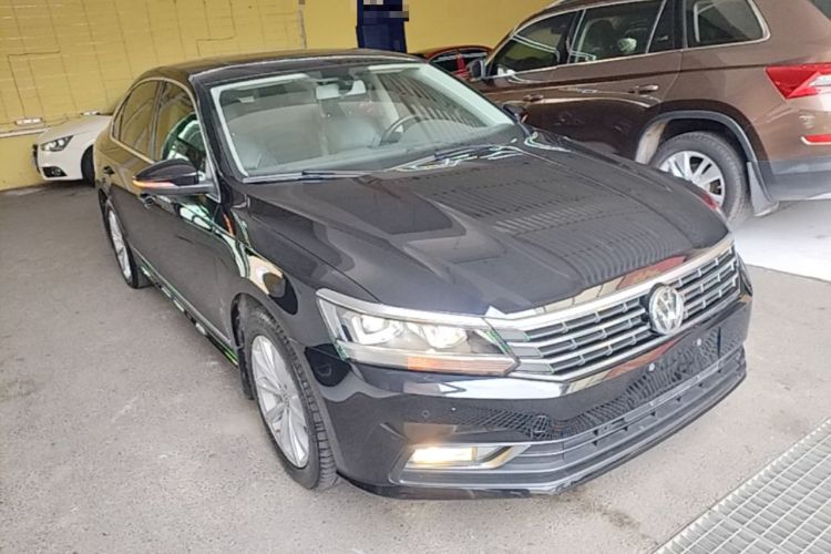 Used Volkswagen Passat 2017 330TSI DSG Luxury Edition Front Right 45 Deg
