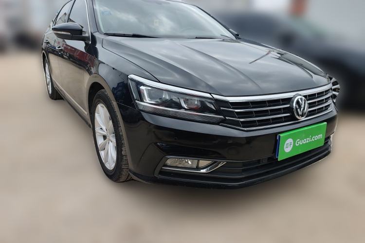 Used Volkswagen Passat 2017 330TSI DSG Luxury Edition Front Right 45 Deg