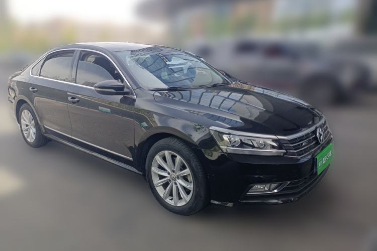 Used Volkswagen Passat 2017 330TSI DSG Luxury Edition Front Right 45 Deg
