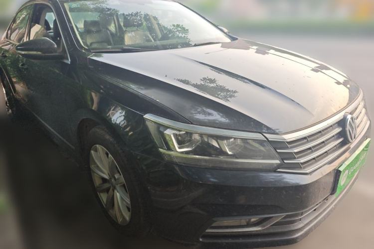 Used Volkswagen Passat 2017 330TSI DSG Luxury Edition Front Right 45 Deg