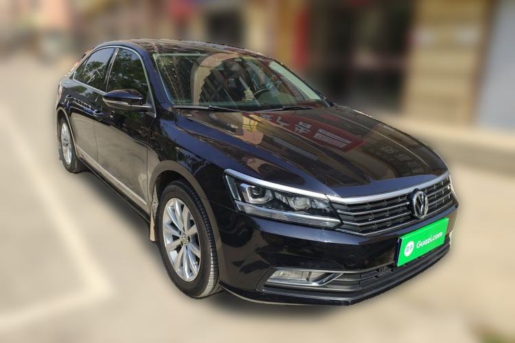 Used Volkswagen Passat 2017 330TSI DSG Luxury Edition Front Right 45 Deg