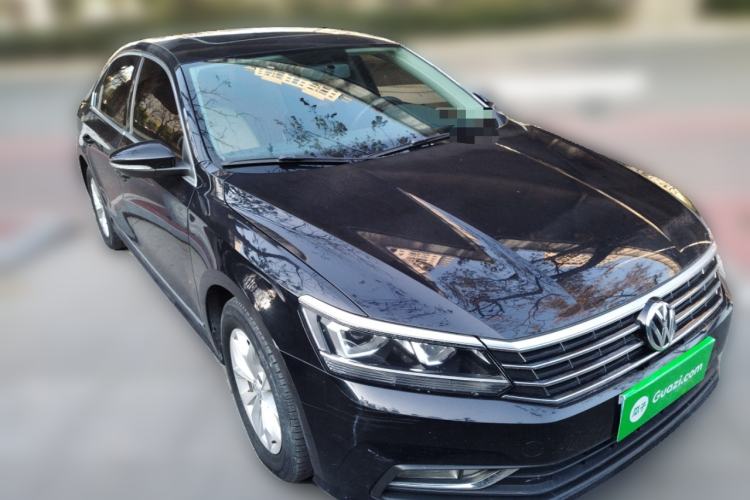 Used Volkswagen Passat 2017 330TSI DSG Luxury Edition Front Right 45 Deg