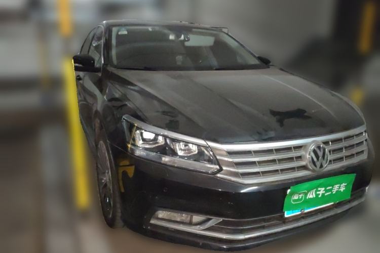 Used Volkswagen Passat 2017 330TSI DSG Luxury Edition Front Right 45 Deg