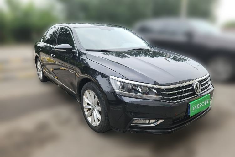 Used Volkswagen Passat 2017 330TSI DSG Luxury Edition Front Right 45 Deg