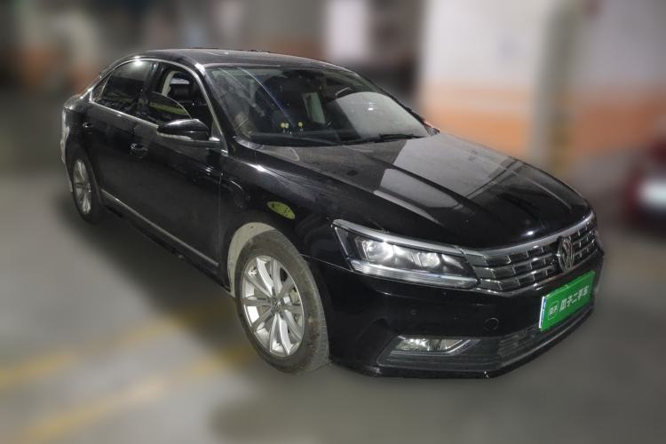 Used Volkswagen Passat 2017 330TSI DSG Luxury Edition Front Right 45 Deg